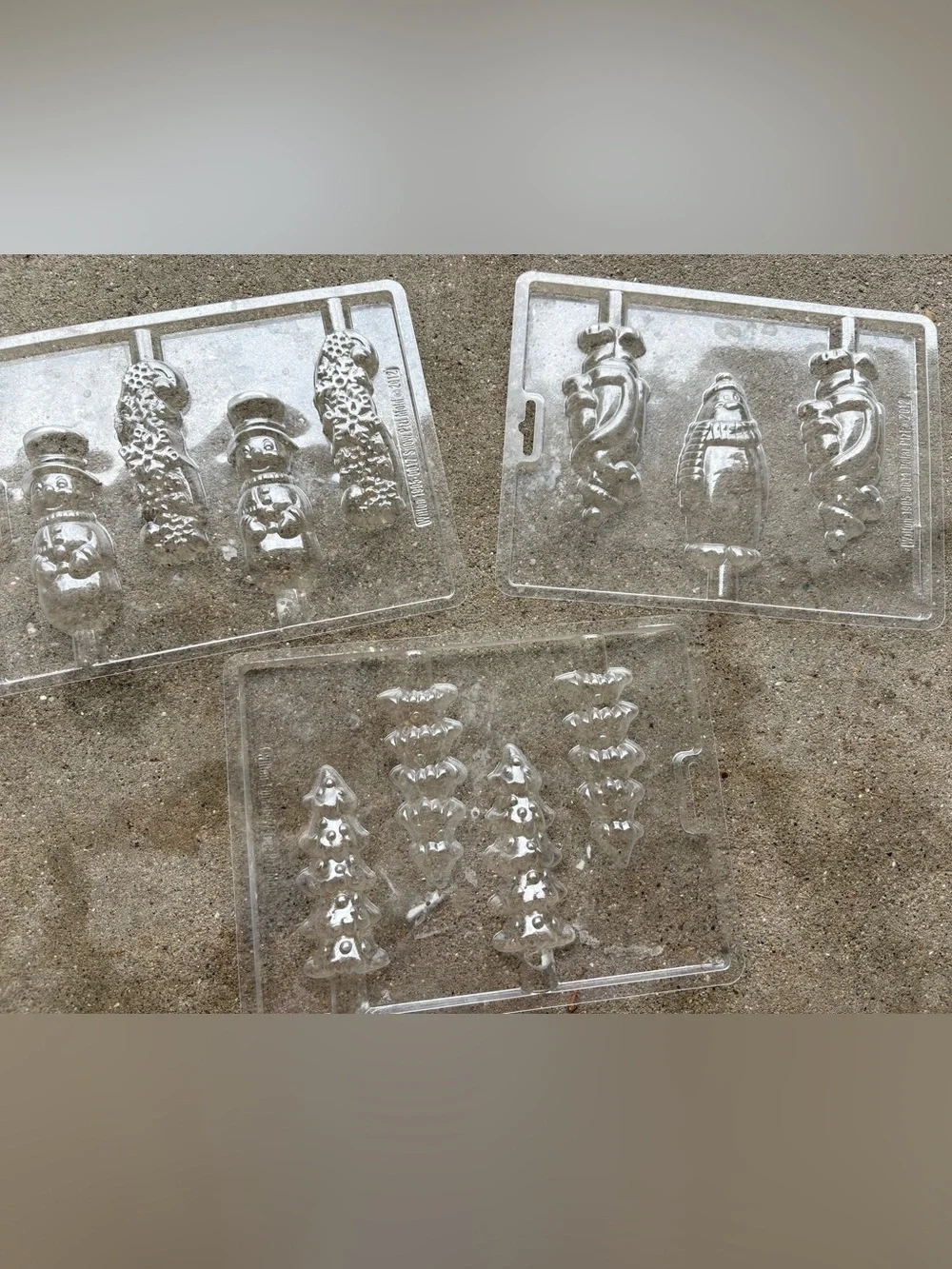 PLASTIC WILTON HOLIDAY/ CHRISTMAS CANDY PRETZEL LOLLIPOP MOLDS
